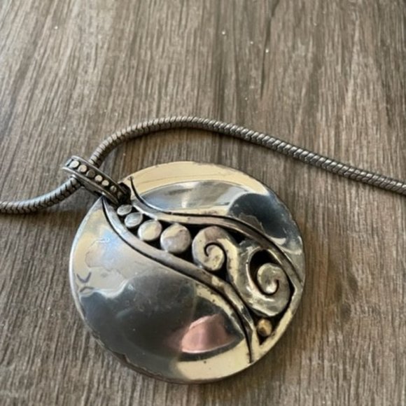 Large Retired Brighton Medallion 16" Necklace has a little wear on the back side - Picture 7 of 7